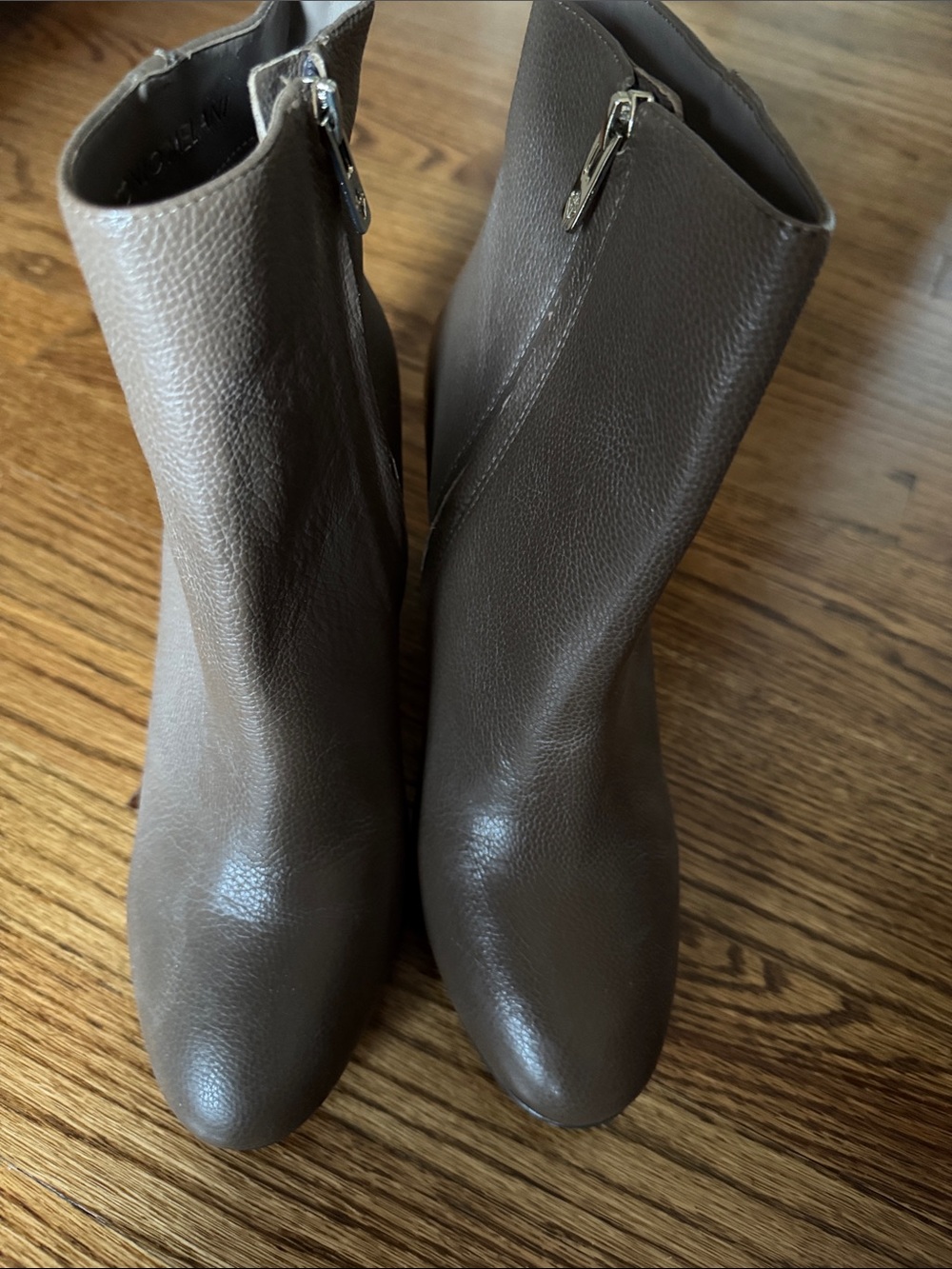 Antonio Melani Gray-Brown Leather Side-Zip Ankle Booties A Size 9